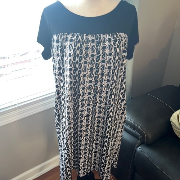 New York and Company women’s black and white flowy dress Size Large - Picture 2 of 7